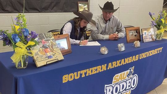 Sanders Signs with SAU