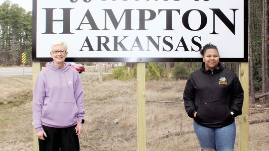 Welcome to Hampton sign for the city