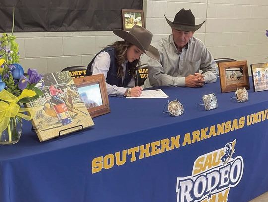 Sanders Signs with SAU