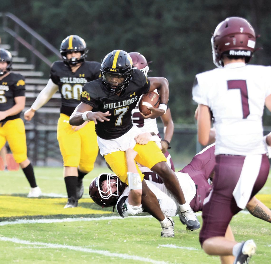 Bulldogs Win Against Foreman Gators 38-14